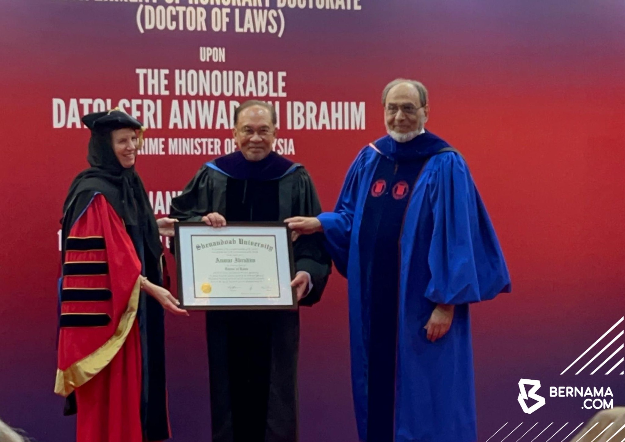 Anwar terima Ijazah Doktor Kehormat daripada Universiti Shenandoah, AS