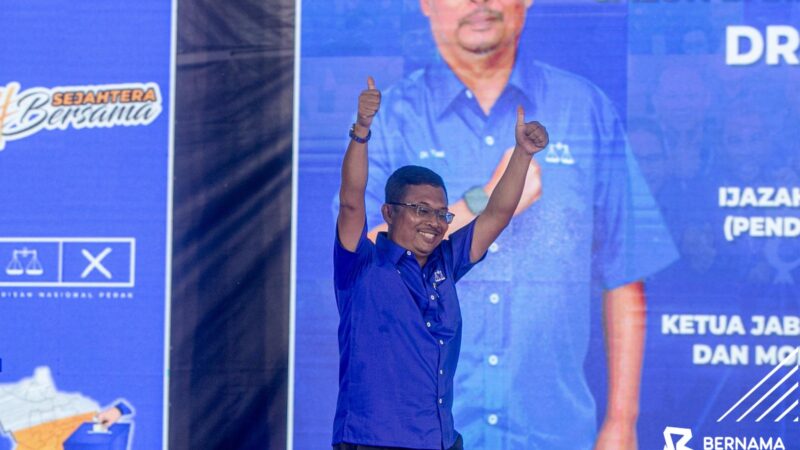 Setiausaha UMNO Bahagian Tapah Dr Mohamad Yusri diumum calon BN PRK Ayer Kuning