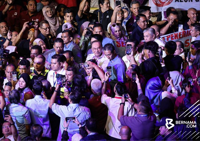 Berita baik untuk pemandu e-hailing, penghantar makanan dll – RUU Pekerja Gig akan dibentang, kata Anwar