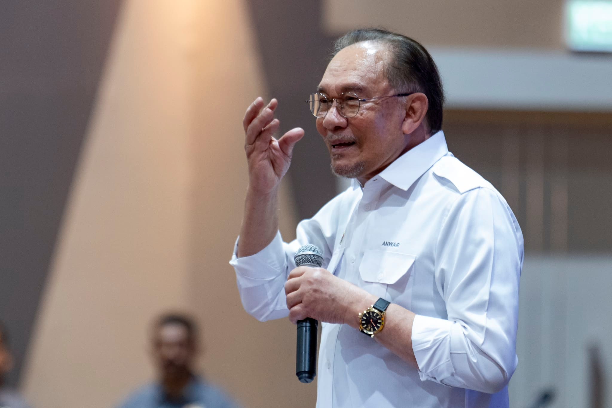 Peguam waris Tun Daim pertikai kenapa polis tidak siasat Anwar, Azam dakwaan laporan Bloomberg?