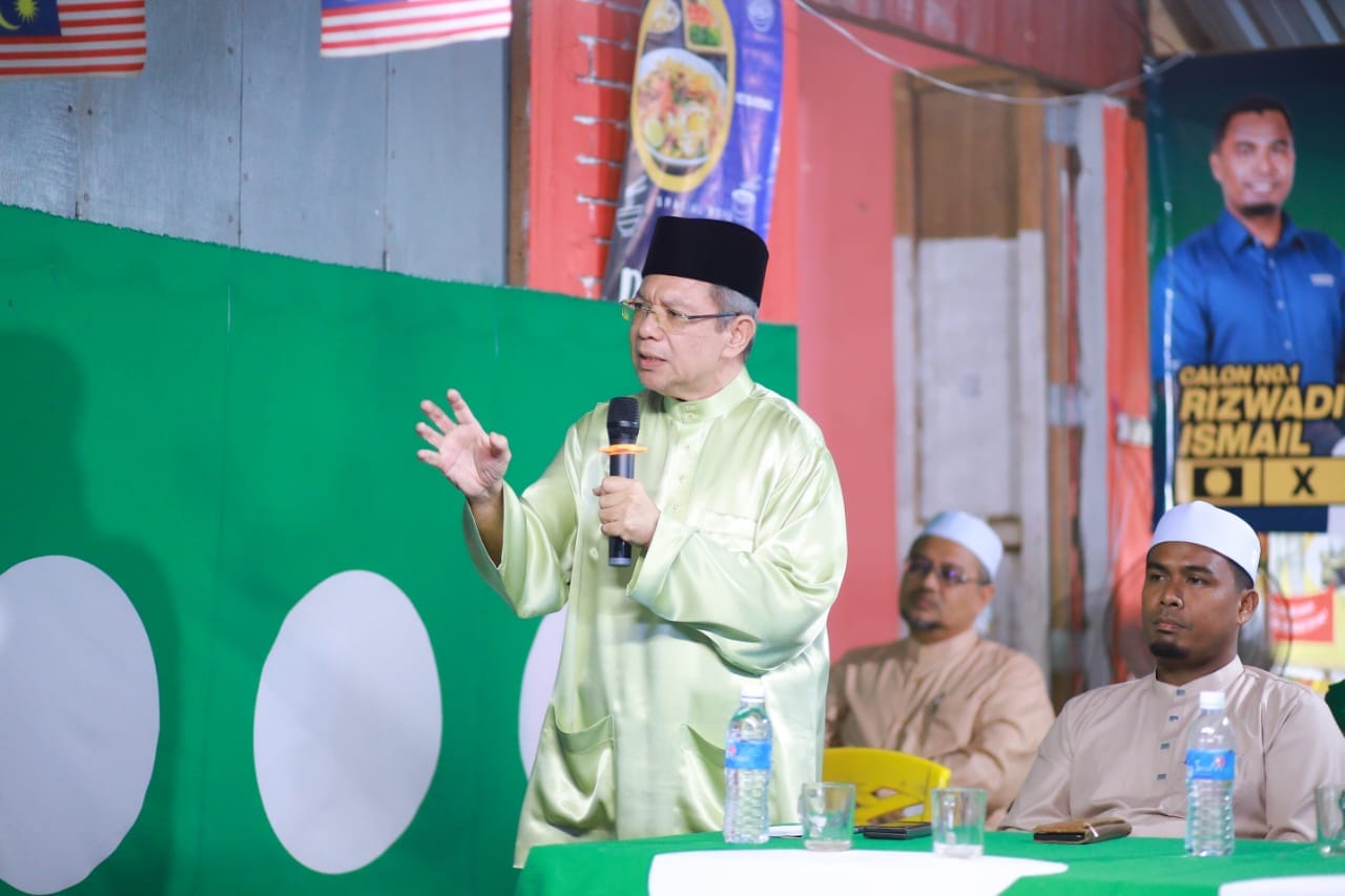 Saifuddin beritahu kerajaan GST, SST tak sama – rakyat akan dibebani ‘penyakit ekonomi 3 serangkai’ tidak lama lagi