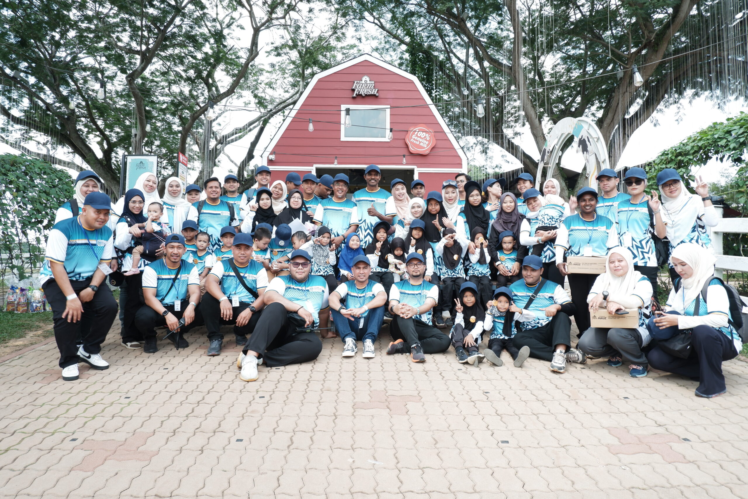 Mahasiswa UUM santuni 23 anak yatim di Farm Fresh Serdang