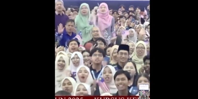 ‘’Kalaupun cinta PMX…mahu tunjuk kesetiaan..cukup ucapan sendiri’’ – Rafizi kritik Fadhlina