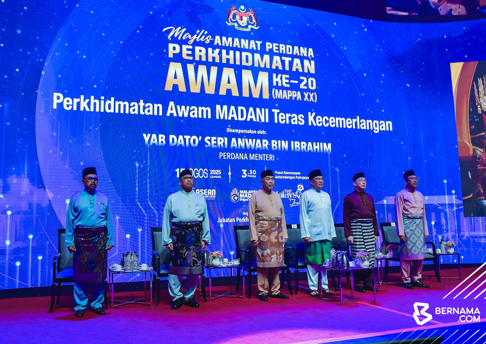 “Ada pengumuman lebih penting Oktober ini,” kata PM Anwar kepada penjawat awam