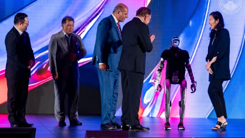 PM Anwar lancar ILMU – Model AI buatan Malaysia dilatih dengan data, budaya tempatan