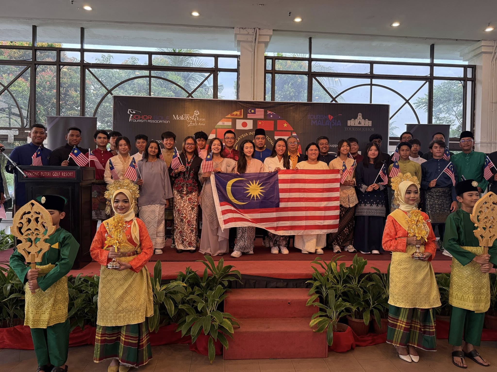 MIJO 2025 dirasmikan meriah di Johor, 240 peserta dari 15 negara bersaing hebat