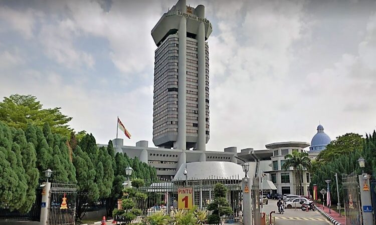 Selangor umum ‘bonus’ tiga bulan gaji untuk penjawat awam