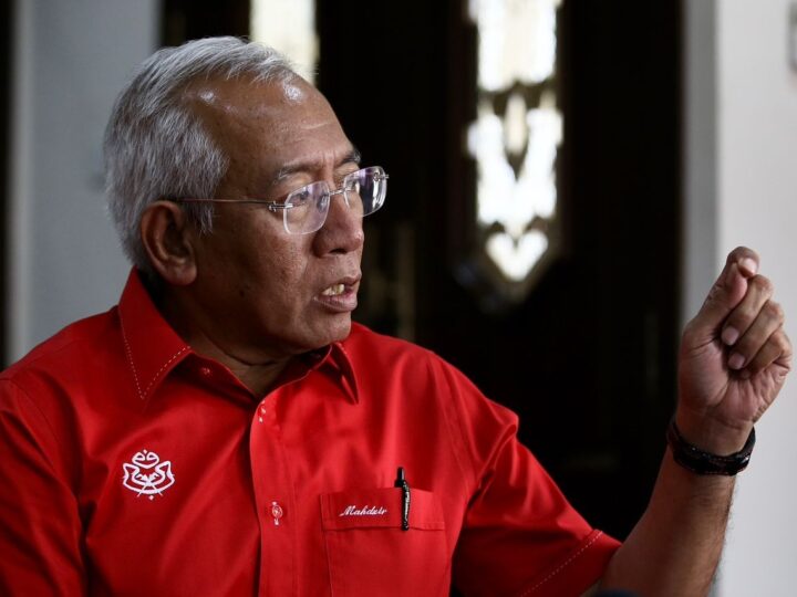 Sanusi tak perlu campuri urusan UMNO – Mahdzir